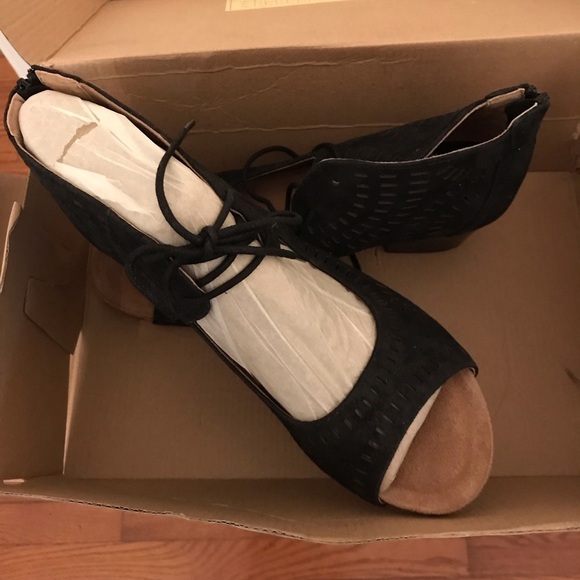 Lace up booties - Picture 2 of 5